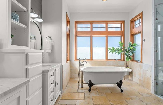 Luxurious Lake Park House: Sleeps 25, Pool, Hot-tub, Firepit and Game Room! - Foto 30