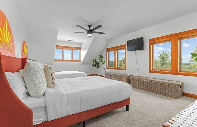Luxurious Lake Park House: Sleeps 25, Pool, Hot-tub, Firepit and Game Room! - Foto 10