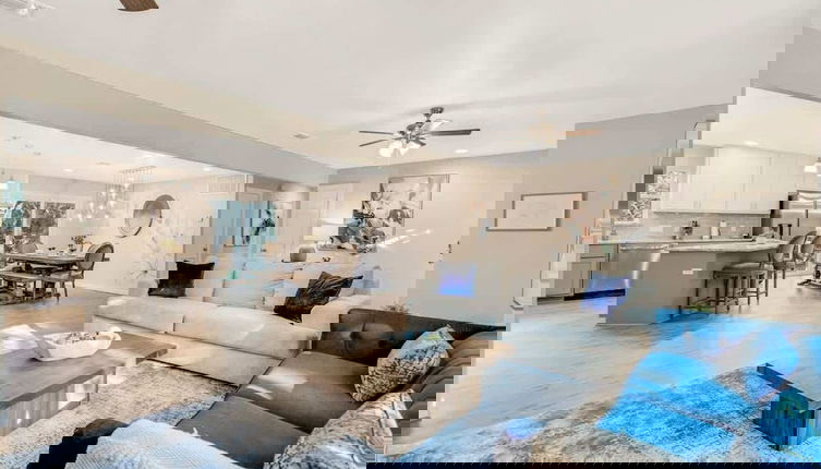 Foto 1 - Luxury Home Just 5 min From Main St