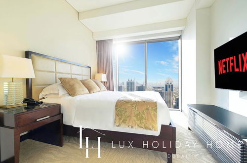 Photo 3 - LUX | The JW Marina Suite