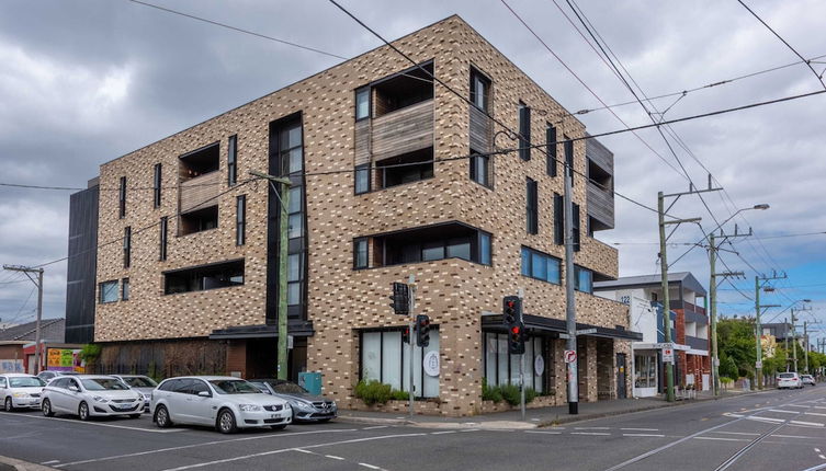 Photo 1 - Modern 1 Bedroom Apartment in Brunswick East Near CBD