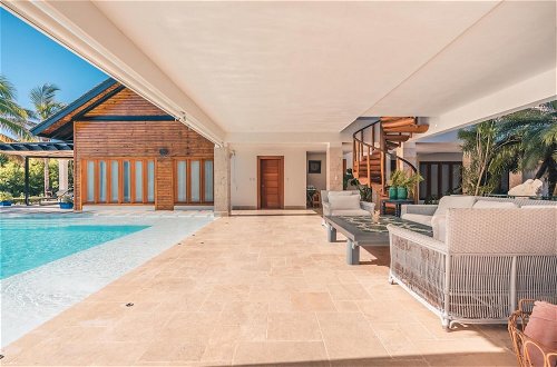 Foto 22 - Magnificent Villa w Private Pool at Yarari