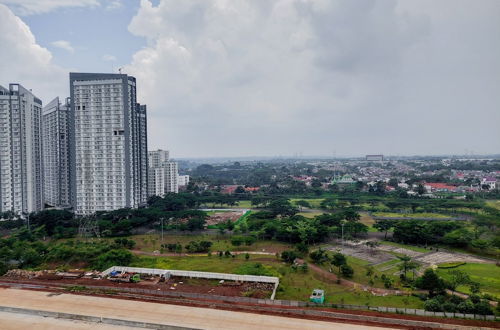 Foto 17 - Fully Furnished With Tidy Design Studio At Sky House Bsd Apartment