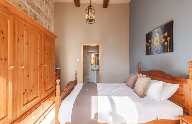 Naduri, Beautiful Gozitan Villa + Pool - Photo 2