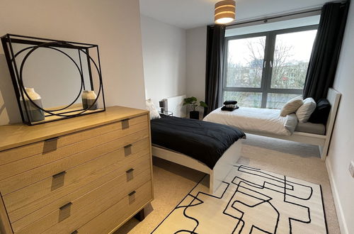 Photo 5 - Stunning 2-bed Apartment in Bristol With Parking