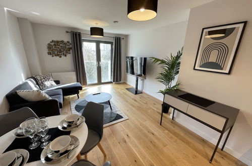 Photo 1 - Stunning 2-bed Apartment in Bristol With Parking