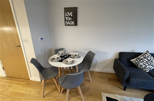 Photo 11 - Stunning 2-bed Apartment in Bristol With Parking