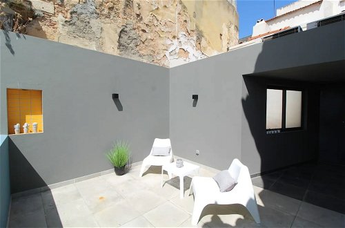 Foto 13 - Lovely 1 Bedroom With Patio in Lisbon