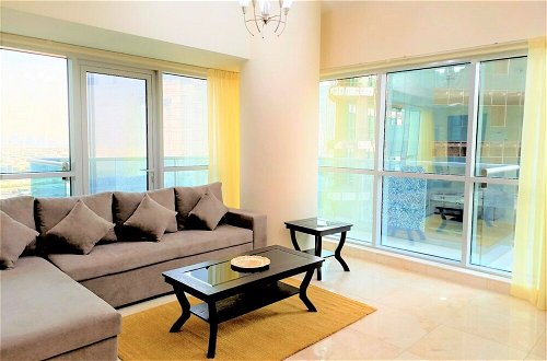 Photo 1 - Stunning 1bedroom With Balcony in Business Bay
