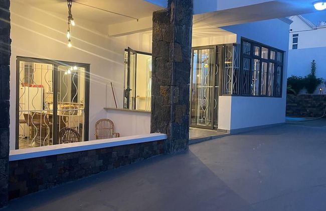 Spacious 4-bed Villa in Flic en Flac Roof top bar - Foto 36