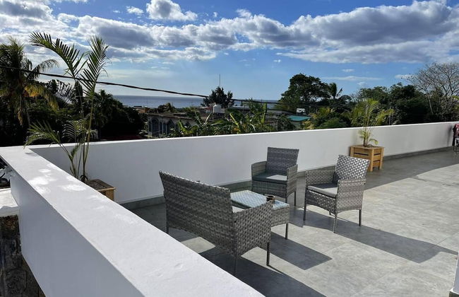 Spacious 4-bed Villa in Flic en Flac Roof top bar - Foto 25