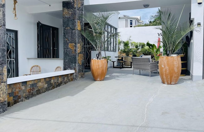 Spacious 4-bed Villa in Flic en Flac Roof top bar - Foto 33