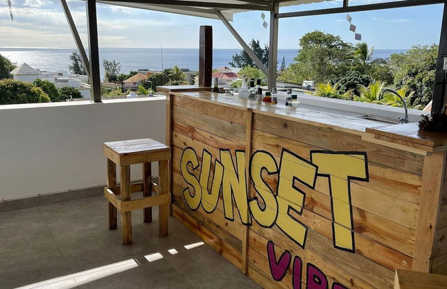 Spacious 4-bed Villa in Flic en Flac Roof top bar - Foto 7