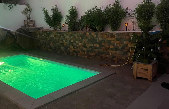 Spacious 4-bed Villa in Flic en Flac Roof top bar - Foto 11