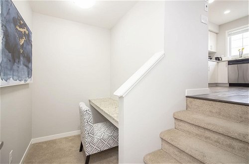 Photo 13 - 4bed 2bath Townhouse With Laundry Parking Wi-fi