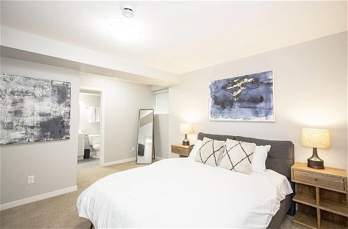 Photo 1 - 4bed 2bath Townhouse With Laundry Parking Wi-fi