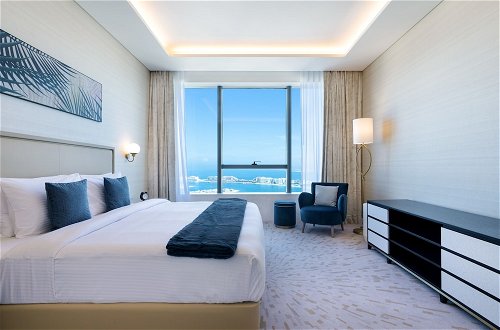 Photo 3 - Maison Privee - Luxury Apt w/ Fabulous Views over Palm Jumeirah