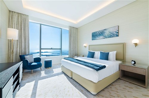 Photo 14 - Maison Privee - Luxury Apt w/ Fabulous Views over Palm Jumeirah