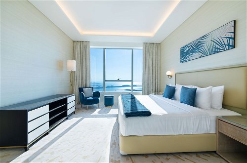 Photo 13 - Maison Privee - Luxury Apt w/ Fabulous Views over Palm Jumeirah