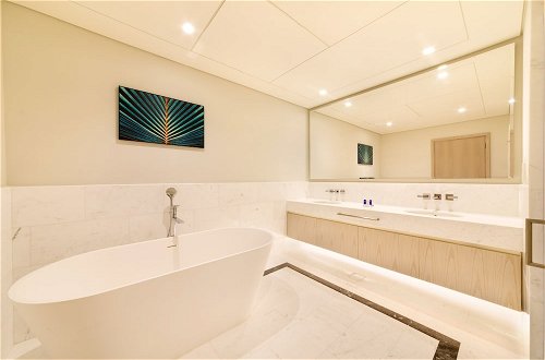 Photo 33 - Maison Privee - Luxury Apt w/ Fabulous Views over Palm Jumeirah