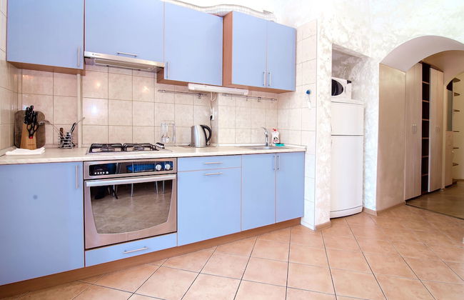 Rent Kiev Lva Tolshtoho Square - Photo 7