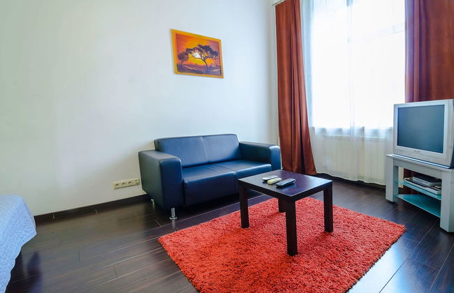 Rent Kiev Lva Tolshtoho Square - Photo 17