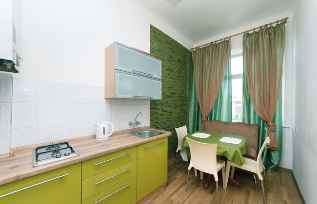 Rent Kiev Lva Tolshtoho Square - Photo 12