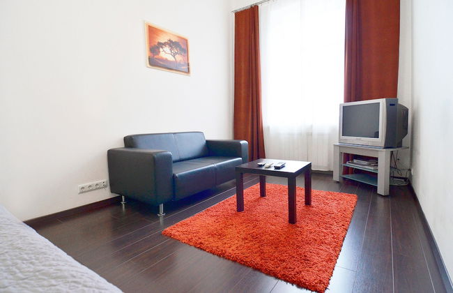 Rent Kiev Lva Tolshtoho Square - Photo 16