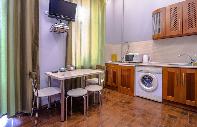 Rent Kiev Lva Tolshtoho Square - Photo 9