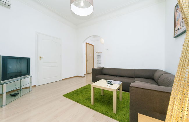 Rent Kiev Lva Tolshtoho Square - Photo 26