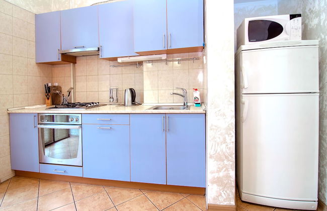 Rent Kiev Lva Tolshtoho Square - Photo 8