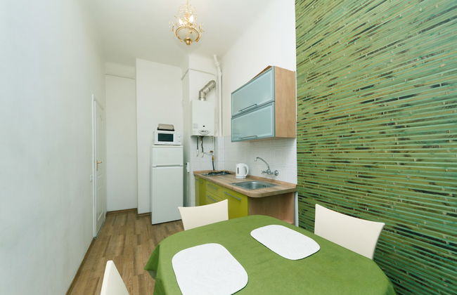 Rent Kiev Lva Tolshtoho Square - Photo 11