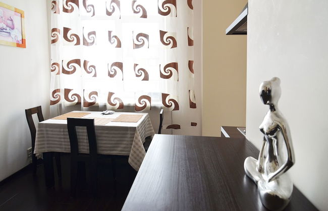 Rent Kiev Lva Tolshtoho Square - Photo 3