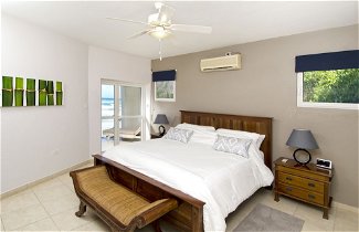 Photo 2 - Beach House Younes by Island Properties Online