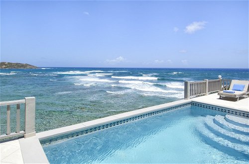 Photo 19 - Beach House Younes by Island Properties Online
