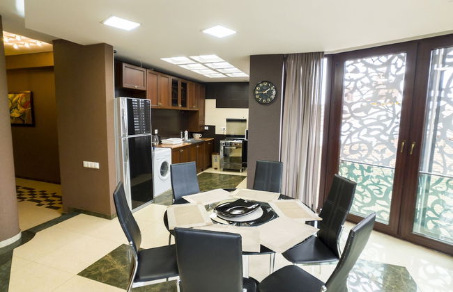 Tbilisi Core: Leo - Photo 12