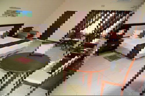 Photo 4 - Riverside Apartments