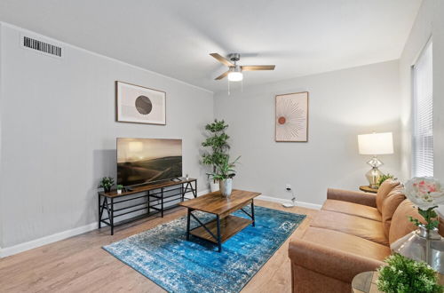 Photo 15 - Stylish 1BR Near UT Highland Evonify