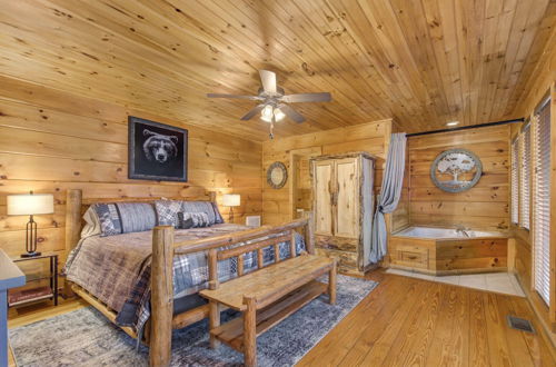 Photo 2 - Only Dreamin' Cabin w/ Private Hot Tub