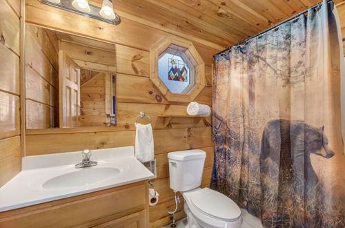 Photo 10 - Only Dreamin' Cabin w/ Private Hot Tub