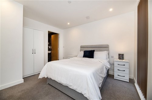 Photo 3 - Lovely & Cosy 2 Beds in Birmingham City Apartment