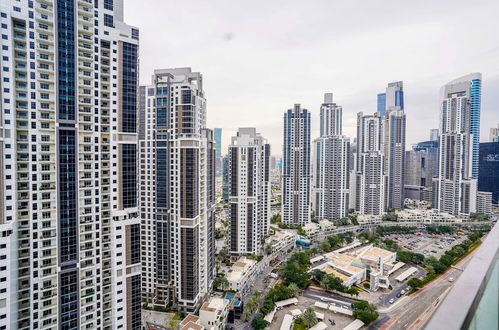 Photo 9 - Tanin - Chic Apt With Infinity Pool and Burj Khalifa View