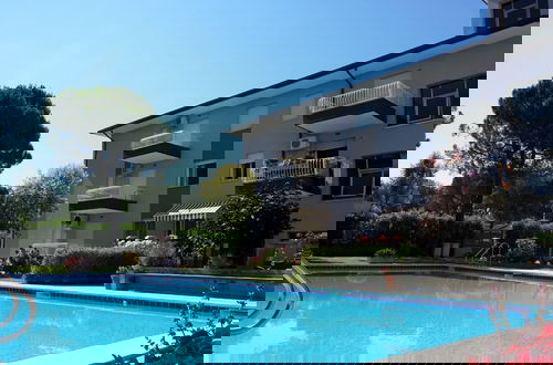 Foto 7 - Bright Escape With Pool & Terrace