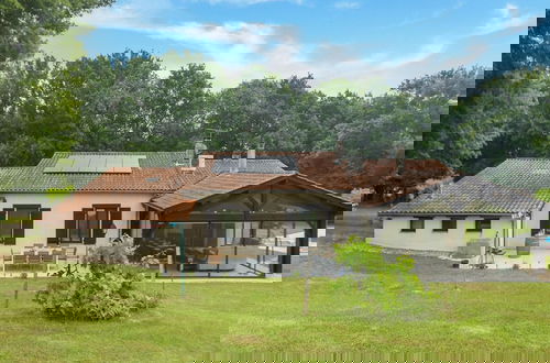 Foto 37 - Holiday Home With Roofed Swimming Pool