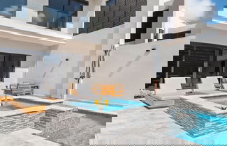 Foto 1 - High-end Villa Walk to Beach Pool Ocean View