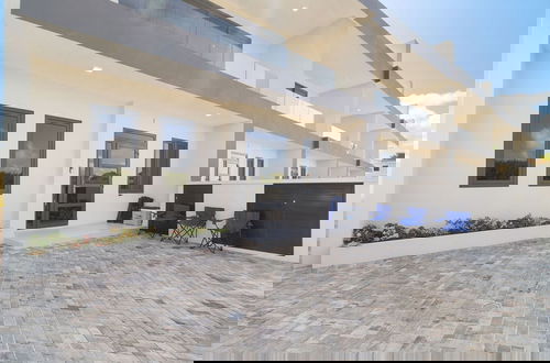 Foto 54 - High-end Villa Walk to Beach Pool Ocean View