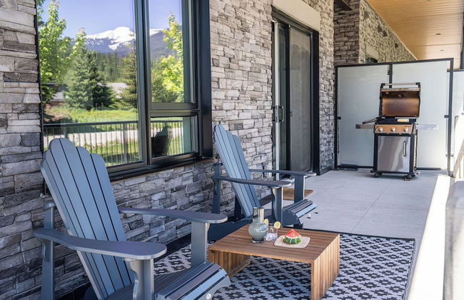 Rustic Retreat by Revelstoke Vacations - Photo 22