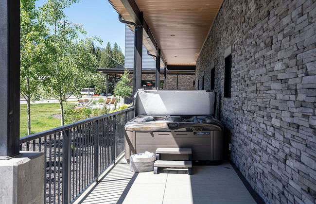 Rustic Retreat by Revelstoke Vacations - Photo 18