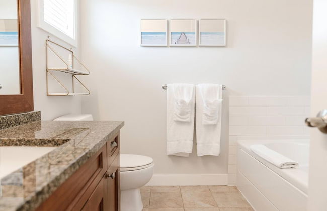 Lakefront Beachfront top Floor Condo w Pool - Foto 10