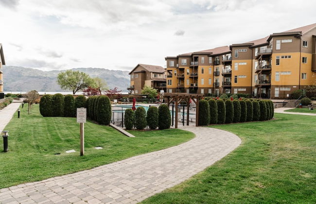 Lakefront Beachfront top Floor Condo w Pool - Foto 27
